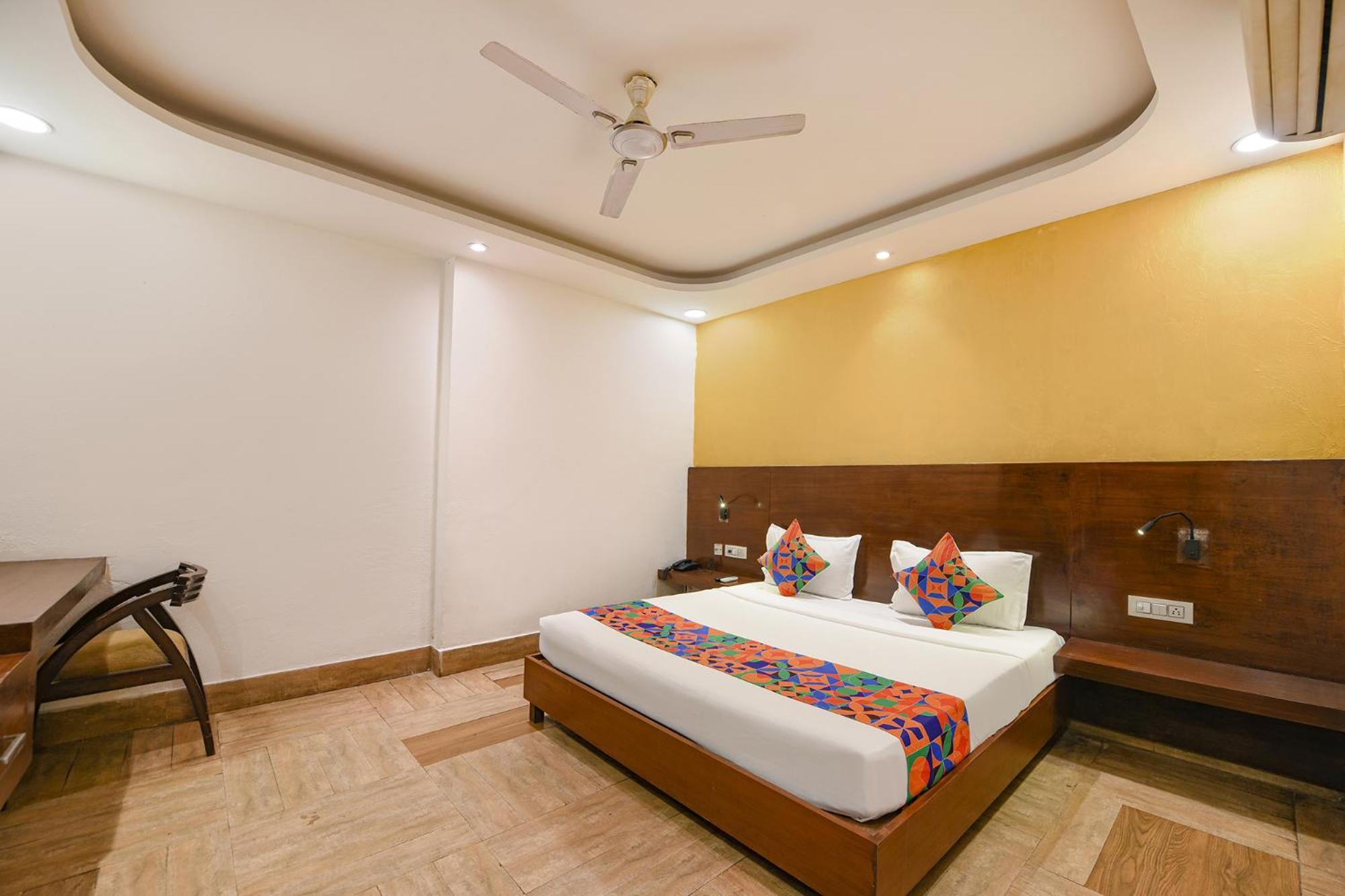 Hotel FabExpress Under Bridge Neu-Delhi Exterior foto