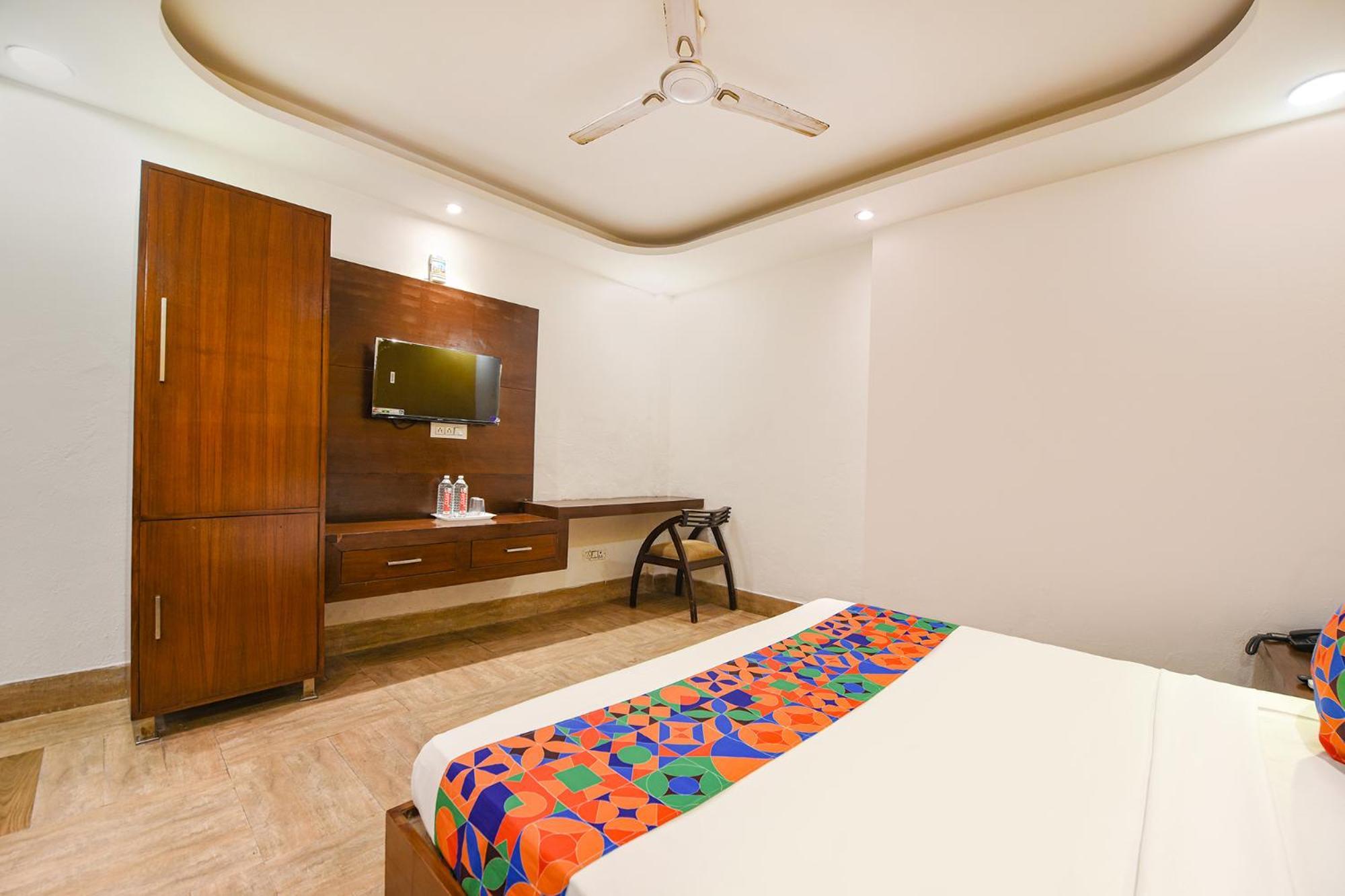 Hotel FabExpress Under Bridge Neu-Delhi Exterior foto