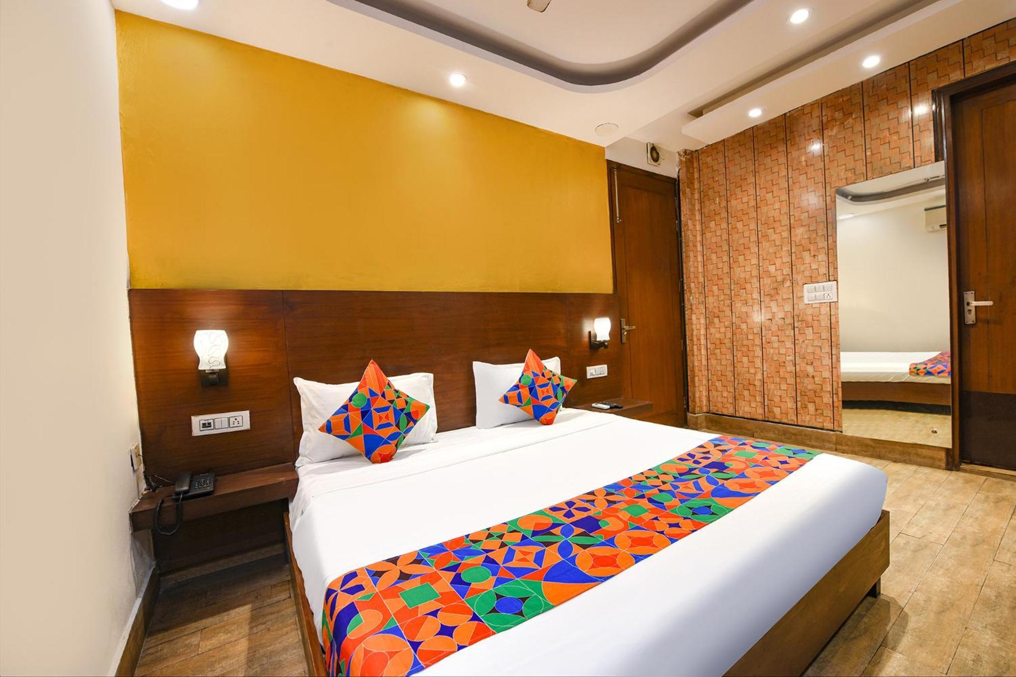 Hotel FabExpress Under Bridge Neu-Delhi Exterior foto