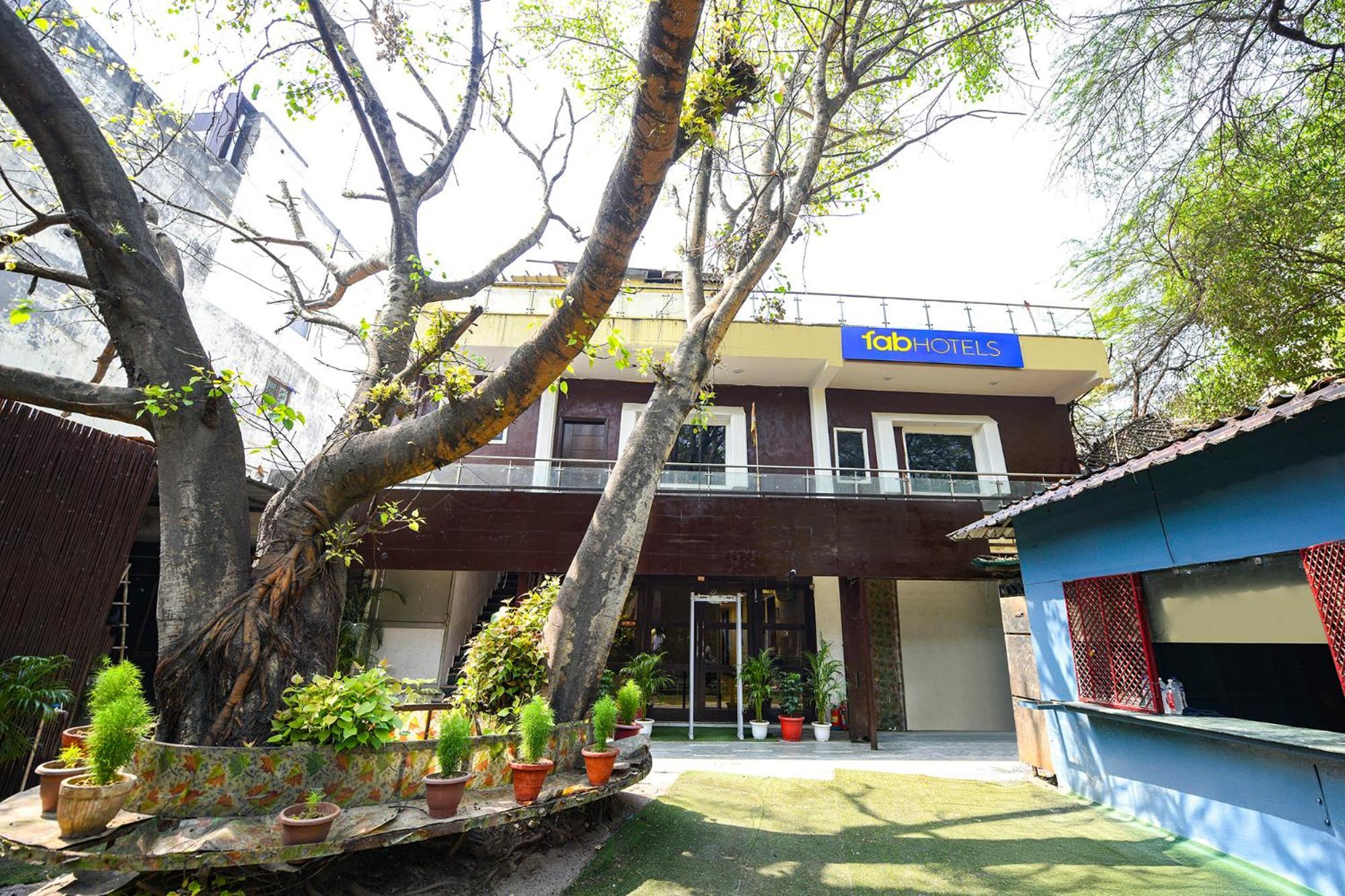 Hotel FabExpress Under Bridge Neu-Delhi Exterior foto