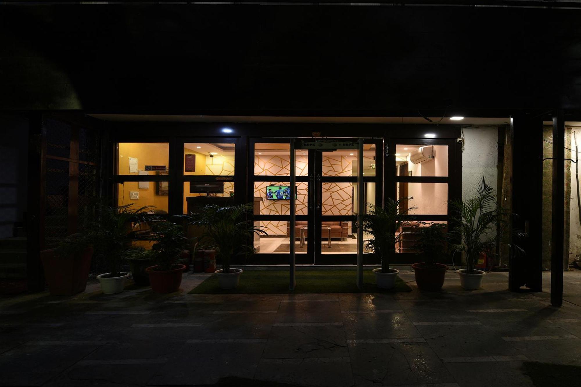Hotel FabExpress Under Bridge Neu-Delhi Exterior foto